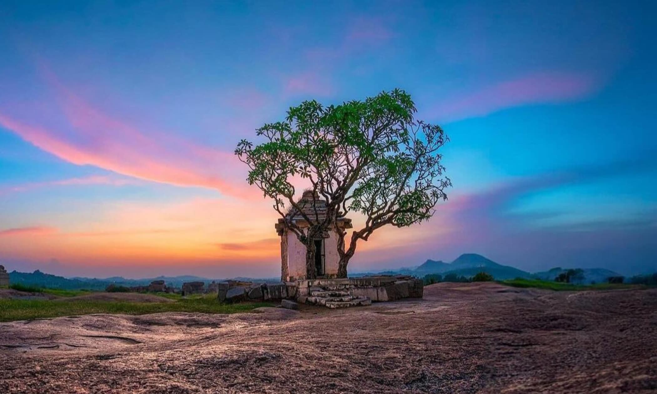 Hampi Gokarna with Beach Trek & Honnavar Murudeshwar Tour Package — photo 1