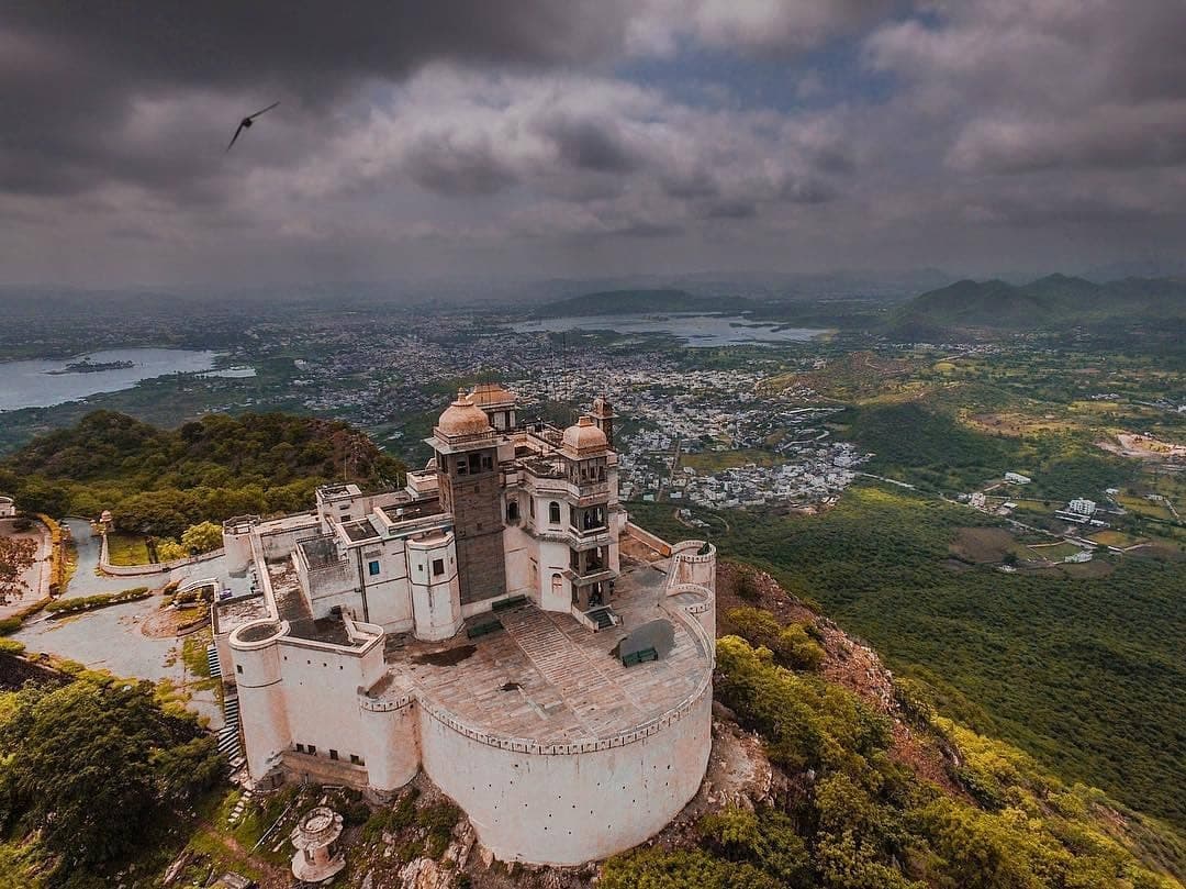 Udaipur with Sajjangarh Palace — photo 1